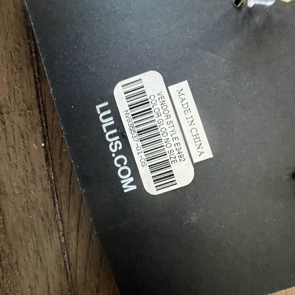 NEW with Tags (NWT) Lulus nickel free evening earrings - Picture 6 of 6